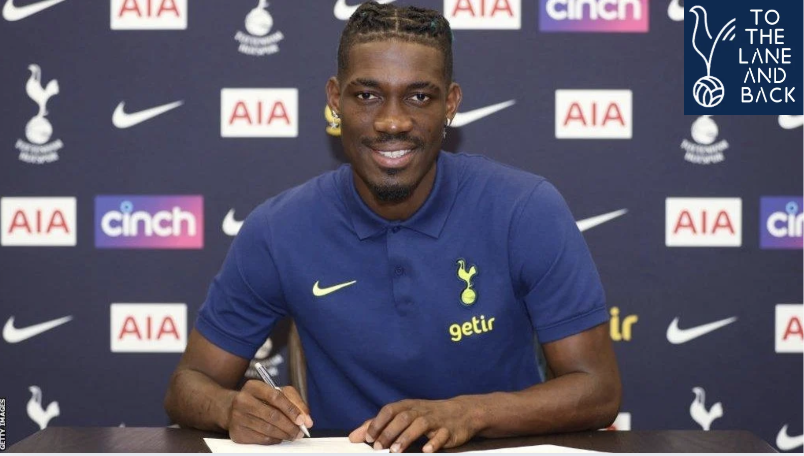 Yves Bissouma in action for Tottenham Hotspur, with speculation mounting over his potential move to Fenerbahçe in a transformative transfer for both clubs.